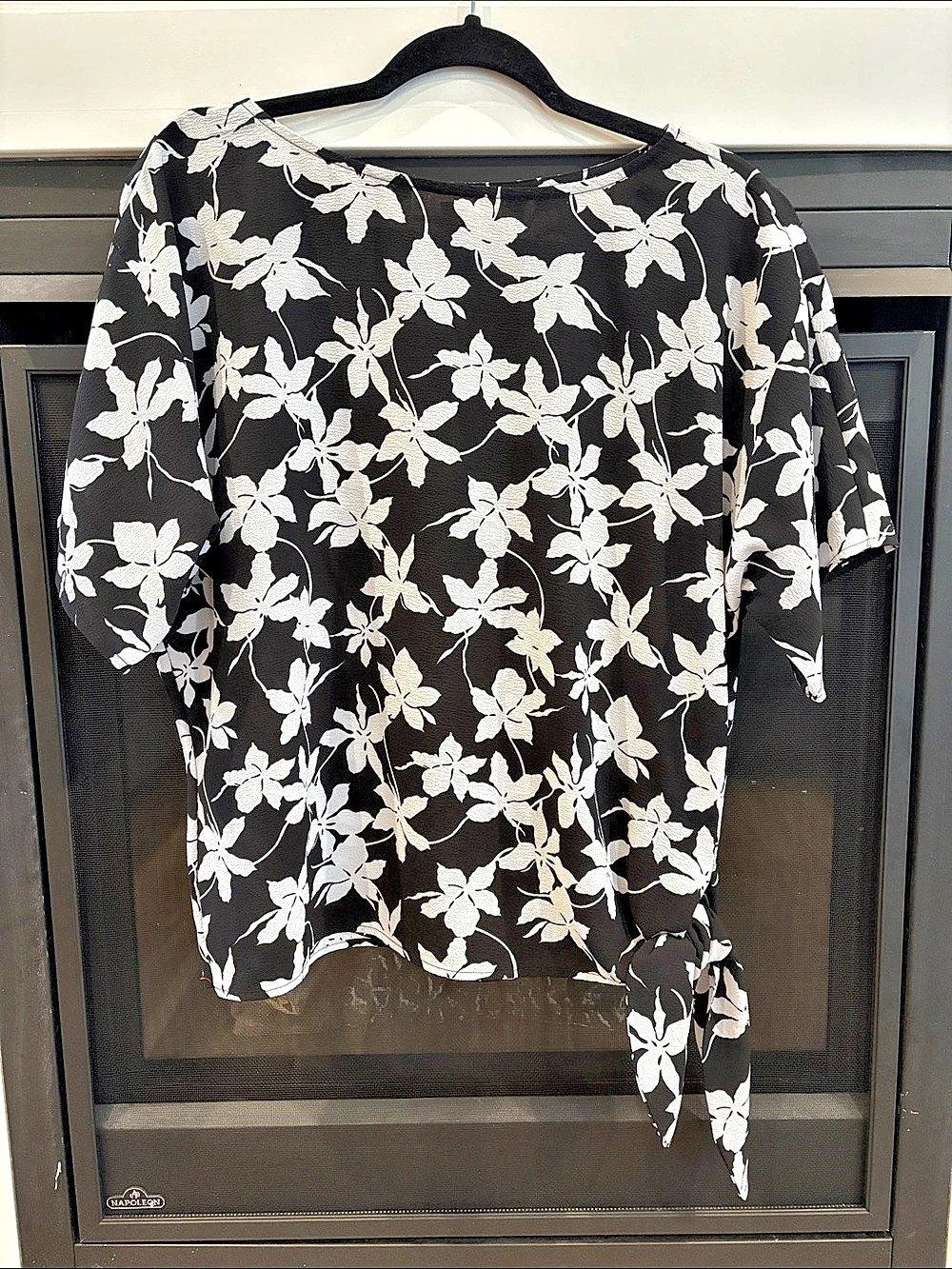 Michael Kors Floral Tie-Hem Blouse in Black & White Size Small Like New